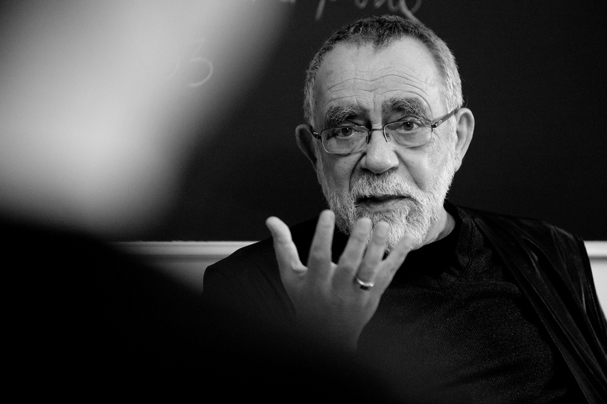 Виктор Каган - один из основателей Института Гармония, доктор медицины и психологии, один из самых известных психотерапевтов и психиатров в бывшем Советском Союзе; писатель, поэт. С 1999 года живет и работает зарубежом, много лет работает в пространстве экзистенциальной гуманистической психологии и психотерапии, развивая авторскую концепцию трансметодологической психотерапии. 